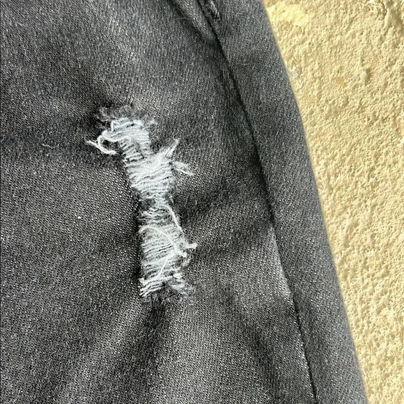 New SPANX Black Skinny Jeans Distressed Knee - Picture 12 of 16